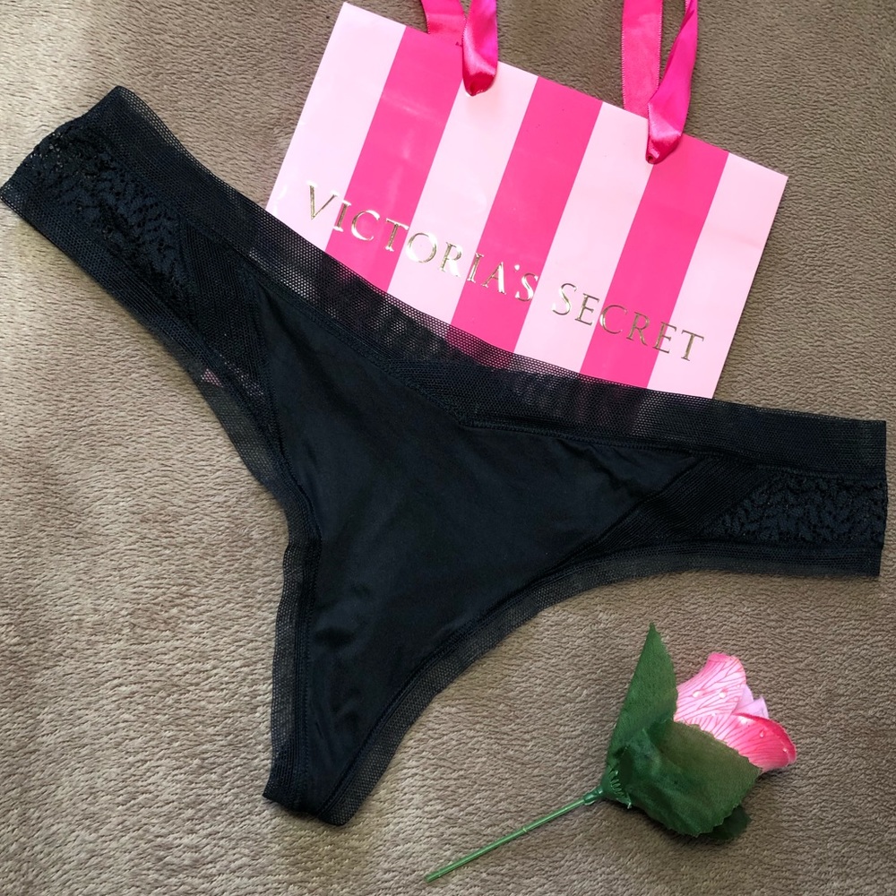 Victoria’s Secret Black Thong Size M NWT